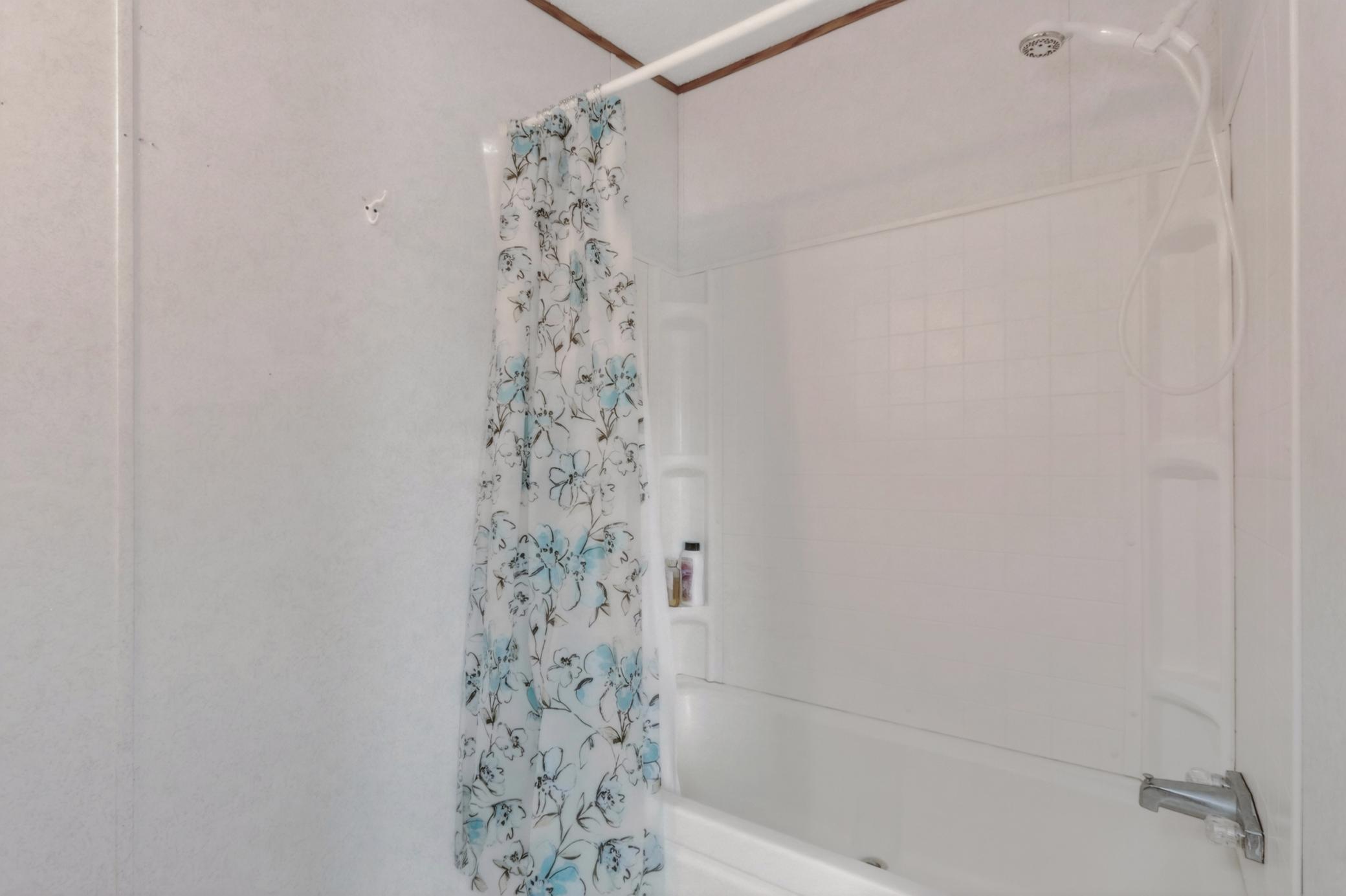 Full bathroom Bedroom 2