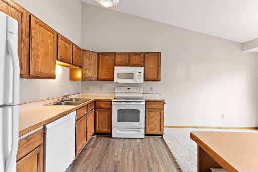 1895 Deer Hills Trail, Saint Paul, MN 55122