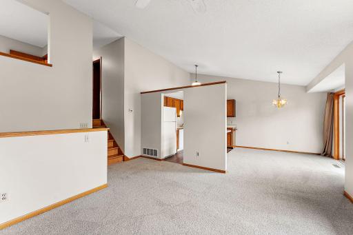 1895 Deer Hills Trail, Saint Paul, MN 55122