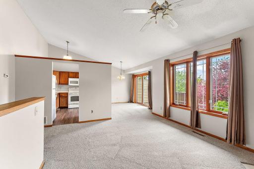 1895 Deer Hills Trail, Saint Paul, MN 55122