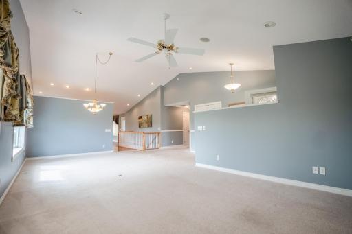 211 Valley View Drive SE, Willmar, MN 56201