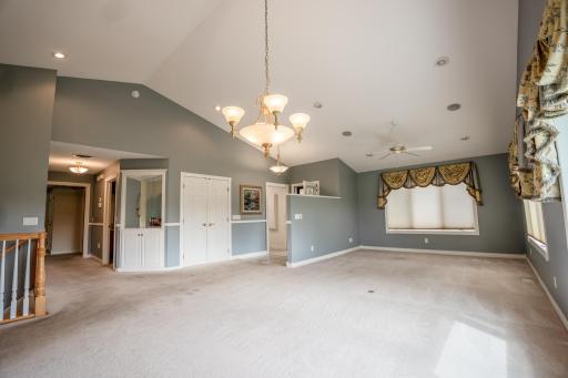 211 Valley View Drive SE, Willmar, MN 56201