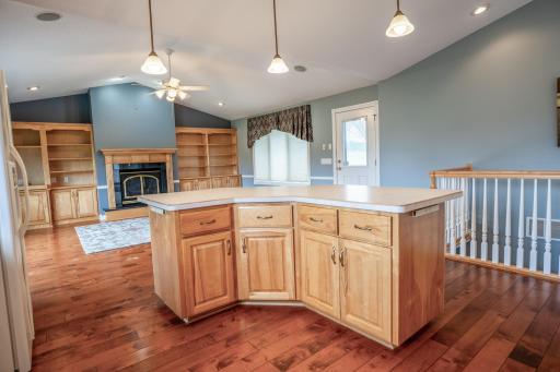 211 Valley View Drive SE, Willmar, MN 56201