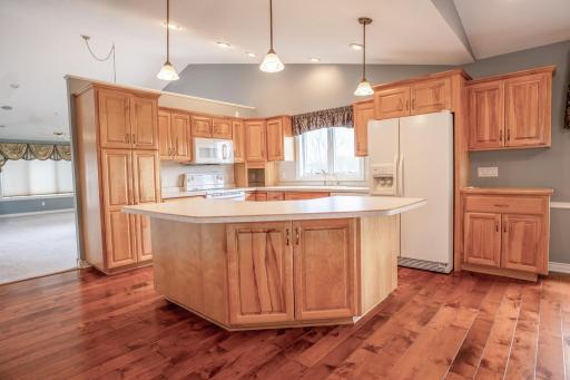 211 Valley View Drive SE, Willmar, MN 56201