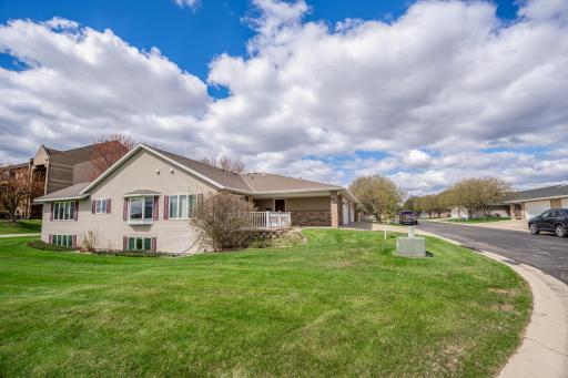 211 Valley View Drive SE, Willmar, MN 56201