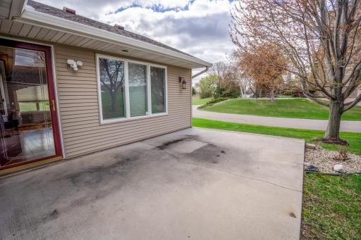 211 Valley View Drive SE, Willmar, MN 56201
