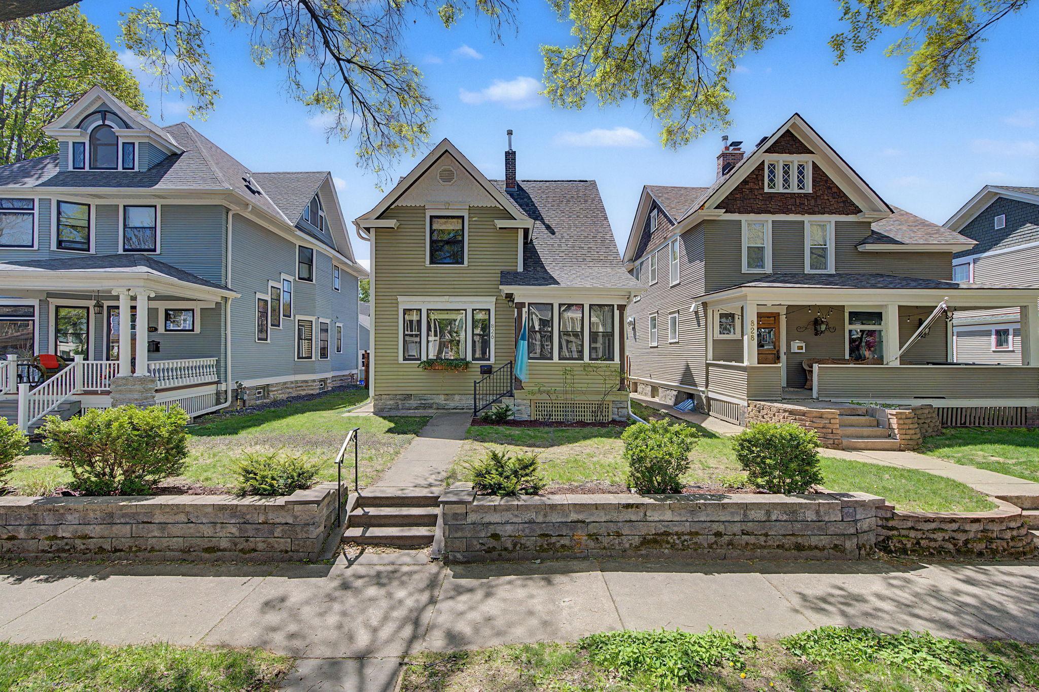 Welcome home to 826 Ashland Avenue!