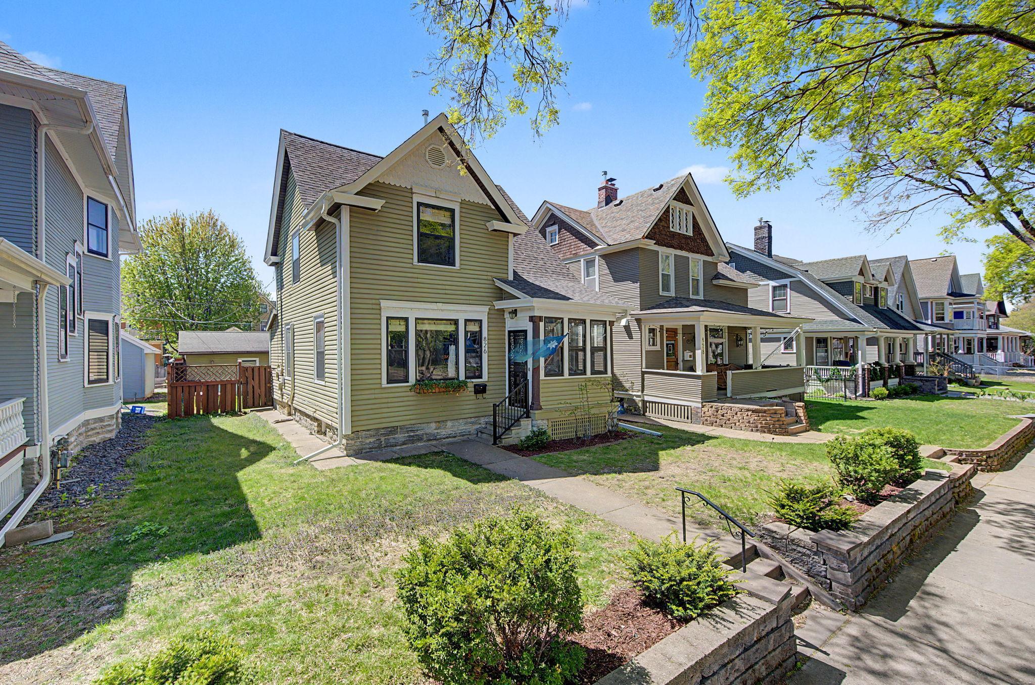 Great location with close proximity to shopping, recreation and other neighborhood conveniences to enjoy!