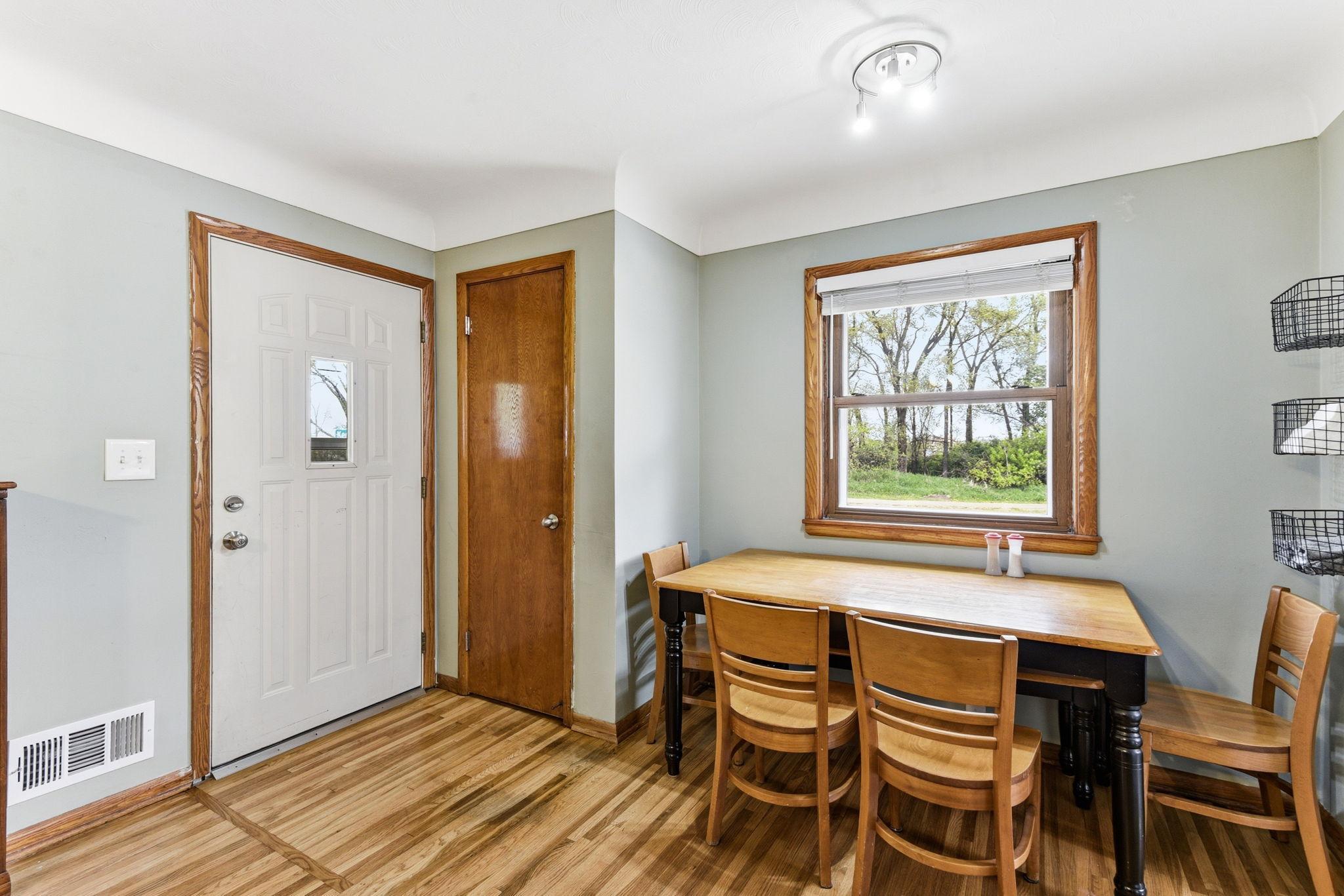4-web-or-mls-1030-Kenneth-St-04.jpg