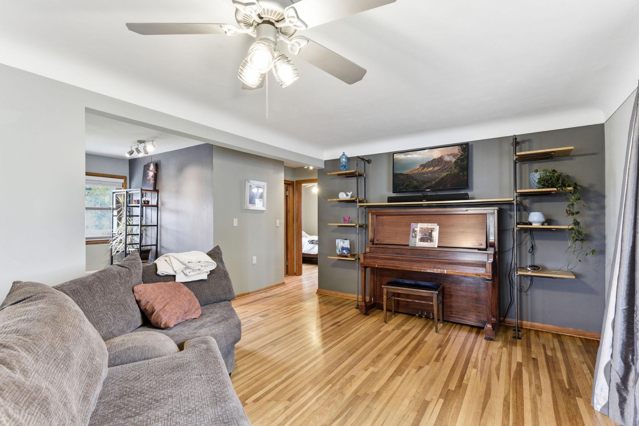 5-web-or-mls-1030-Kenneth-St-05.jpg