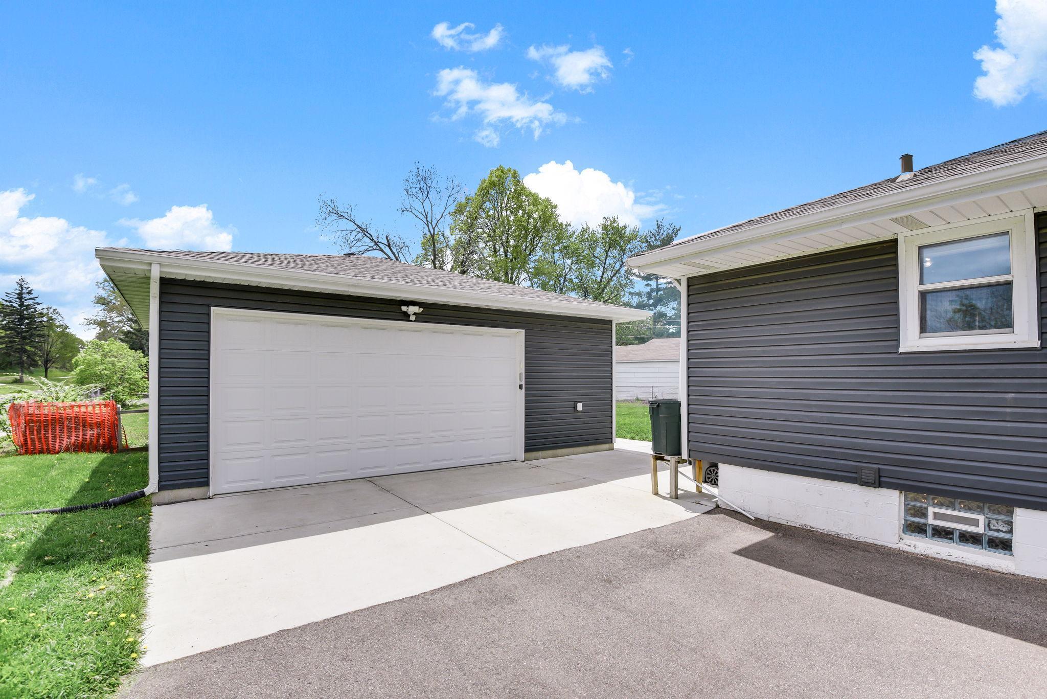 3-web-or-mls-1030-Kenneth-St-03.jpg