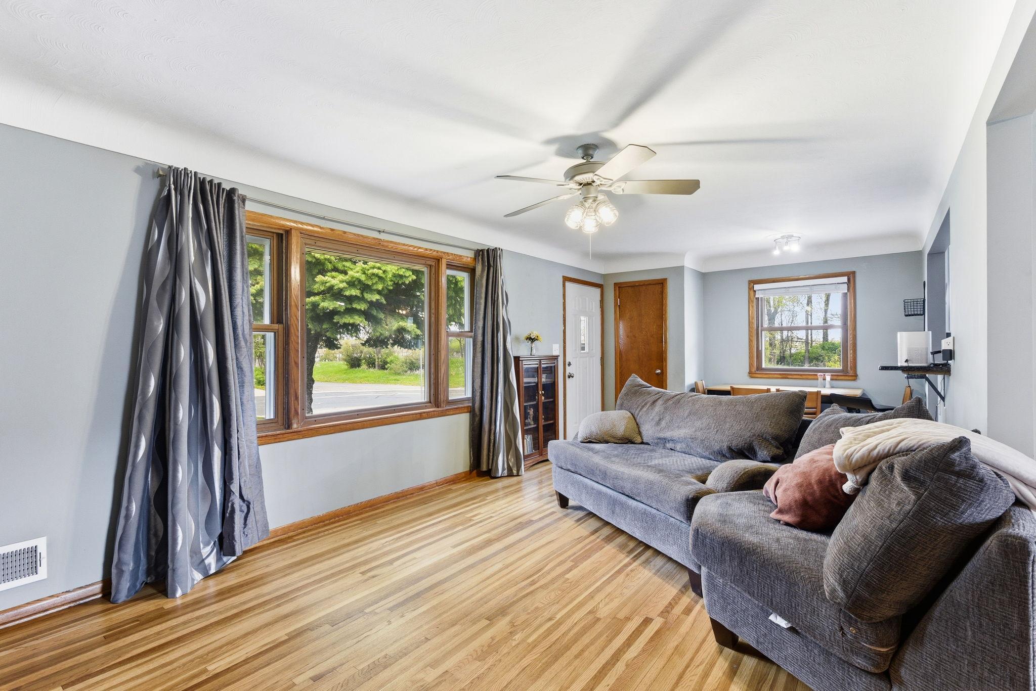 7-web-or-mls-1030-Kenneth-St-07.jpg