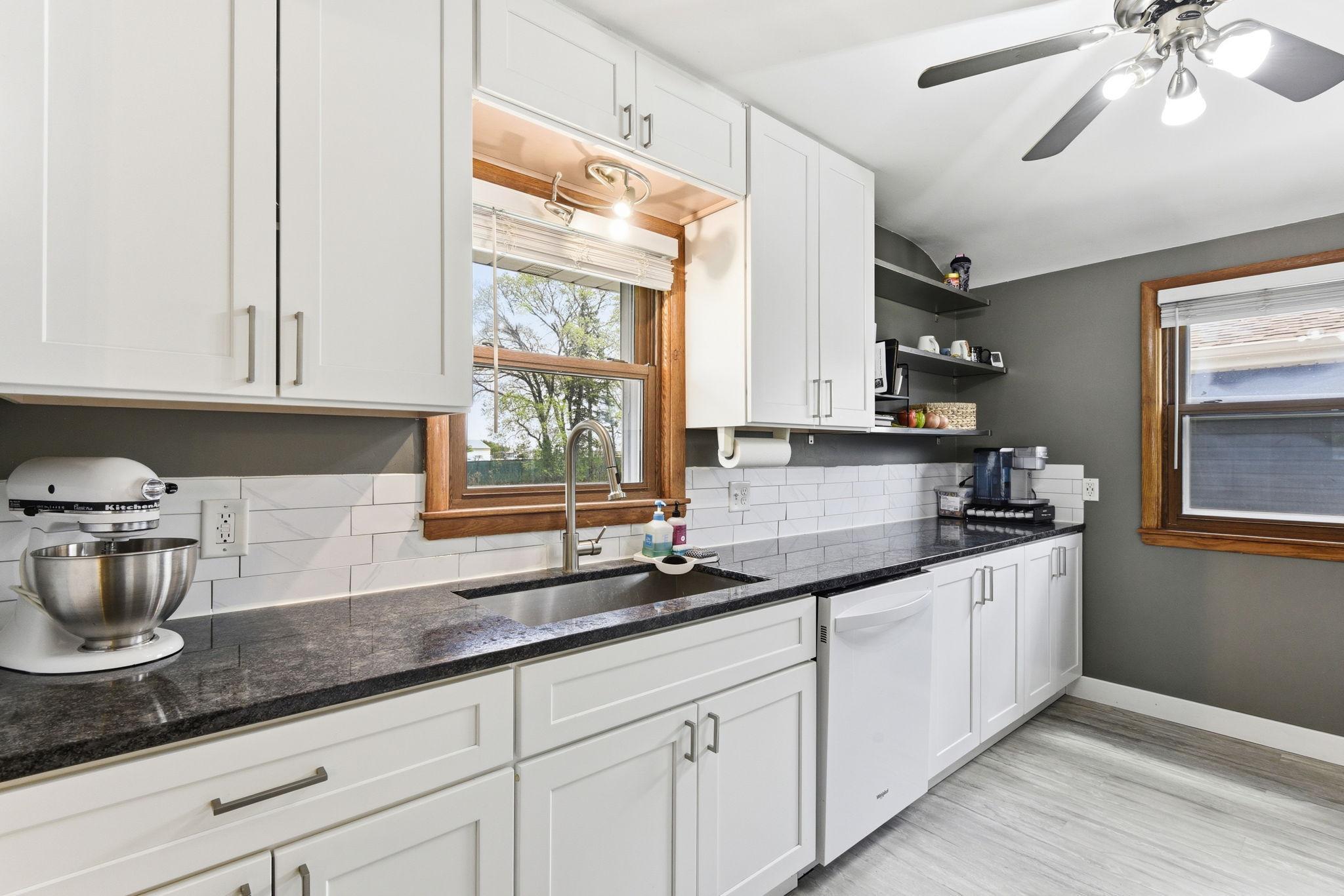 12-web-or-mls-1030-Kenneth-St-12.jpg