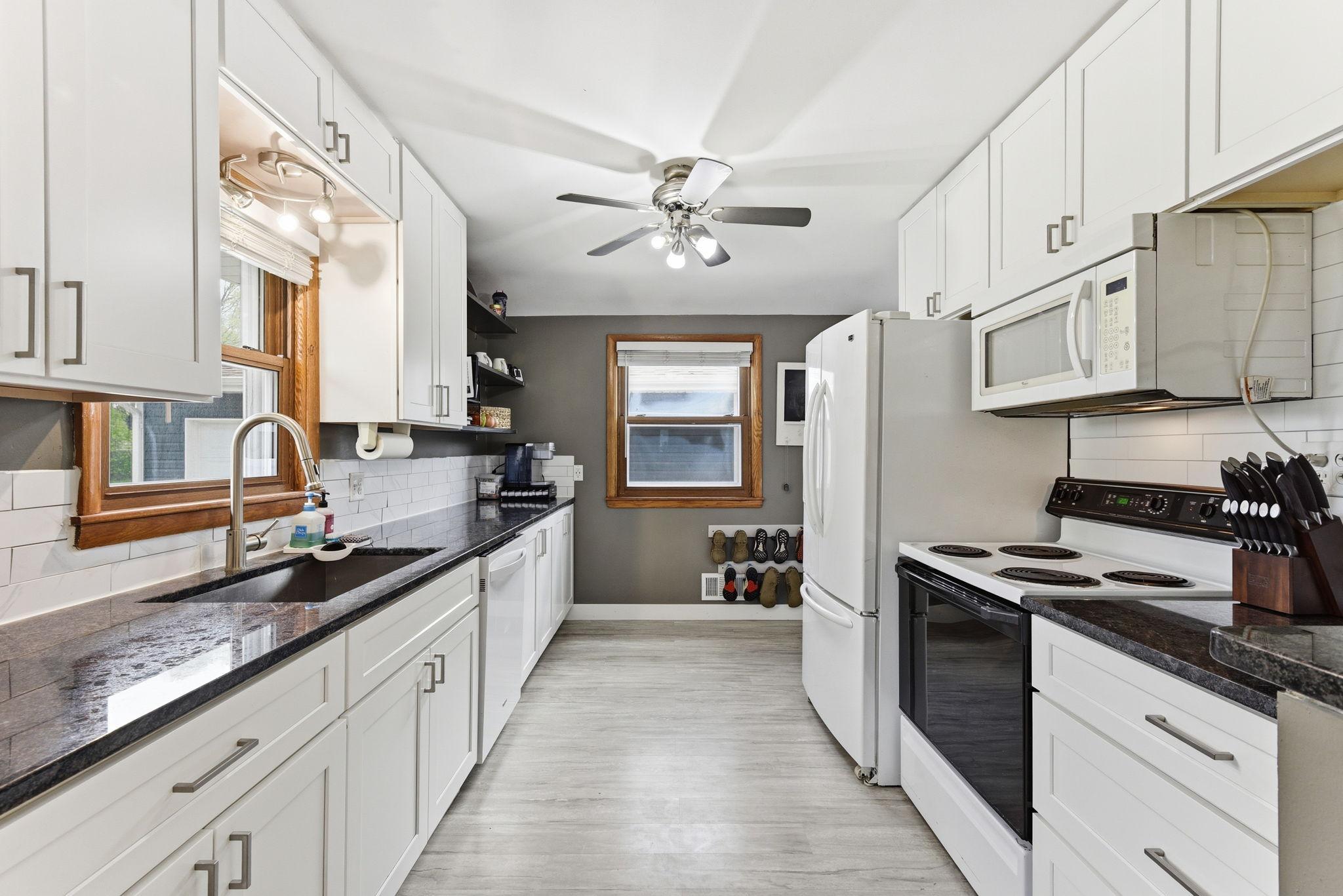 11-web-or-mls-1030-Kenneth-St-11.jpg
