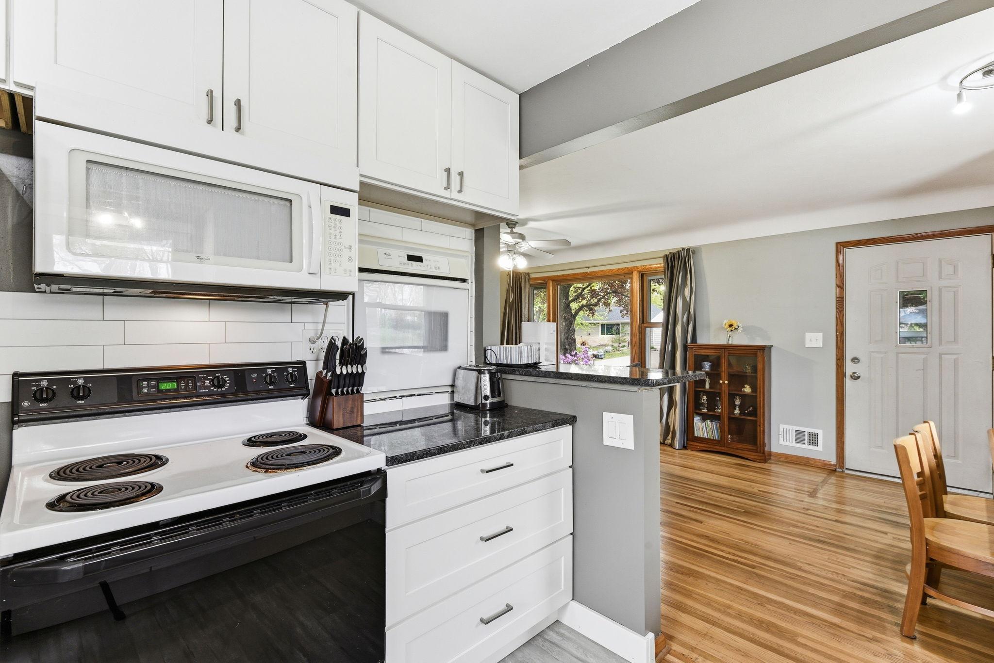 14-web-or-mls-1030-Kenneth-St-14.jpg