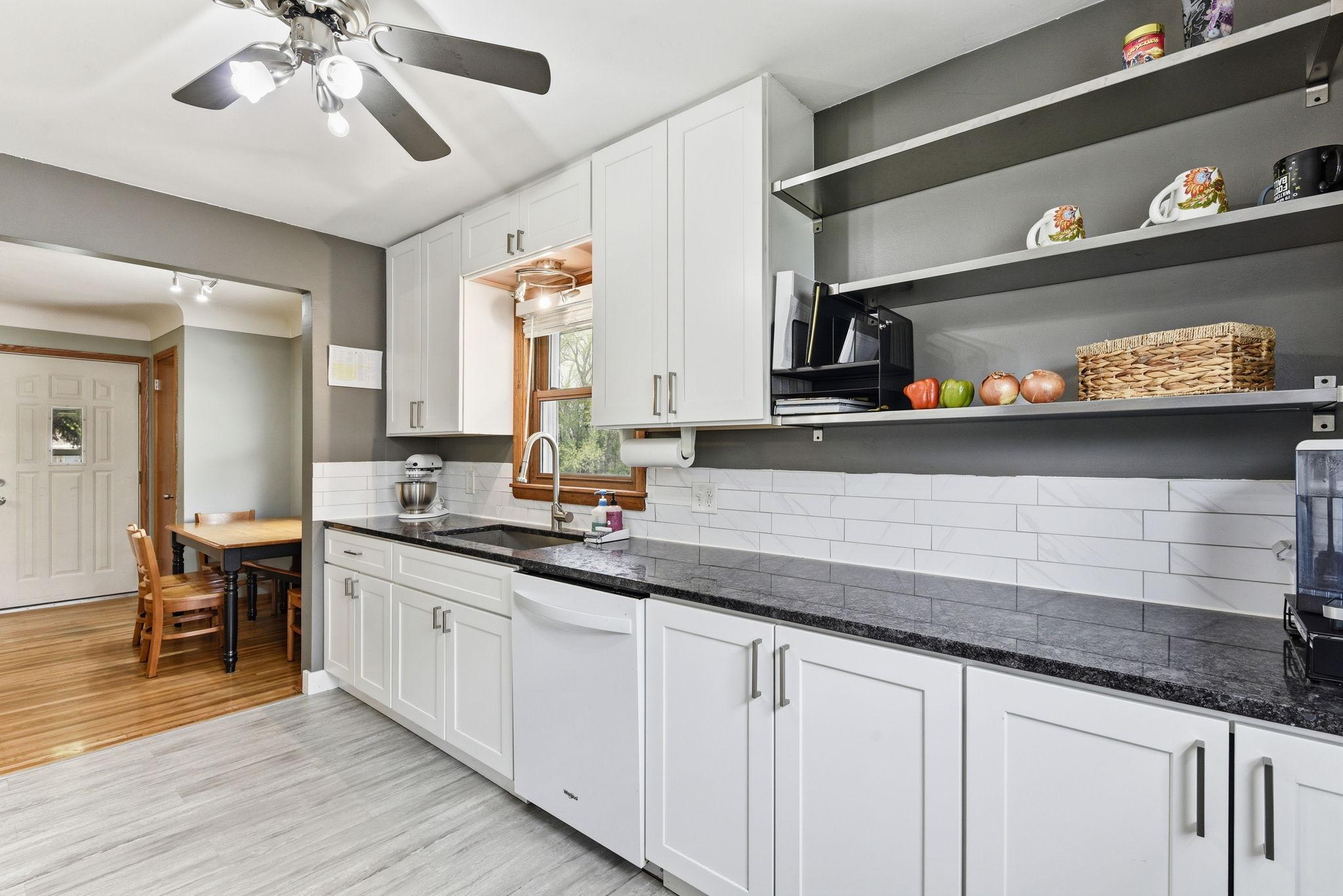 15-web-or-mls-1030-Kenneth-St-15.jpg