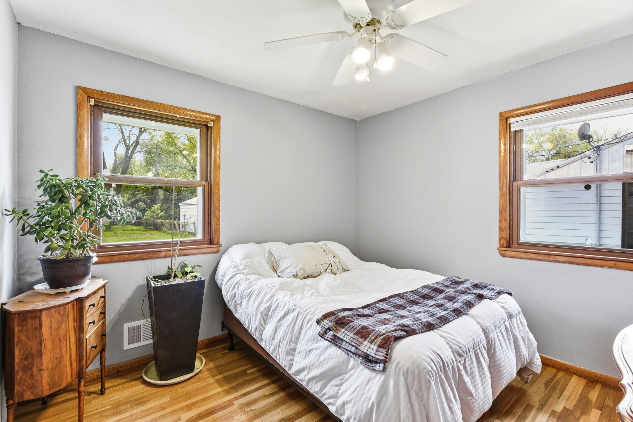 16-web-or-mls-1030-Kenneth-St-16.jpg
