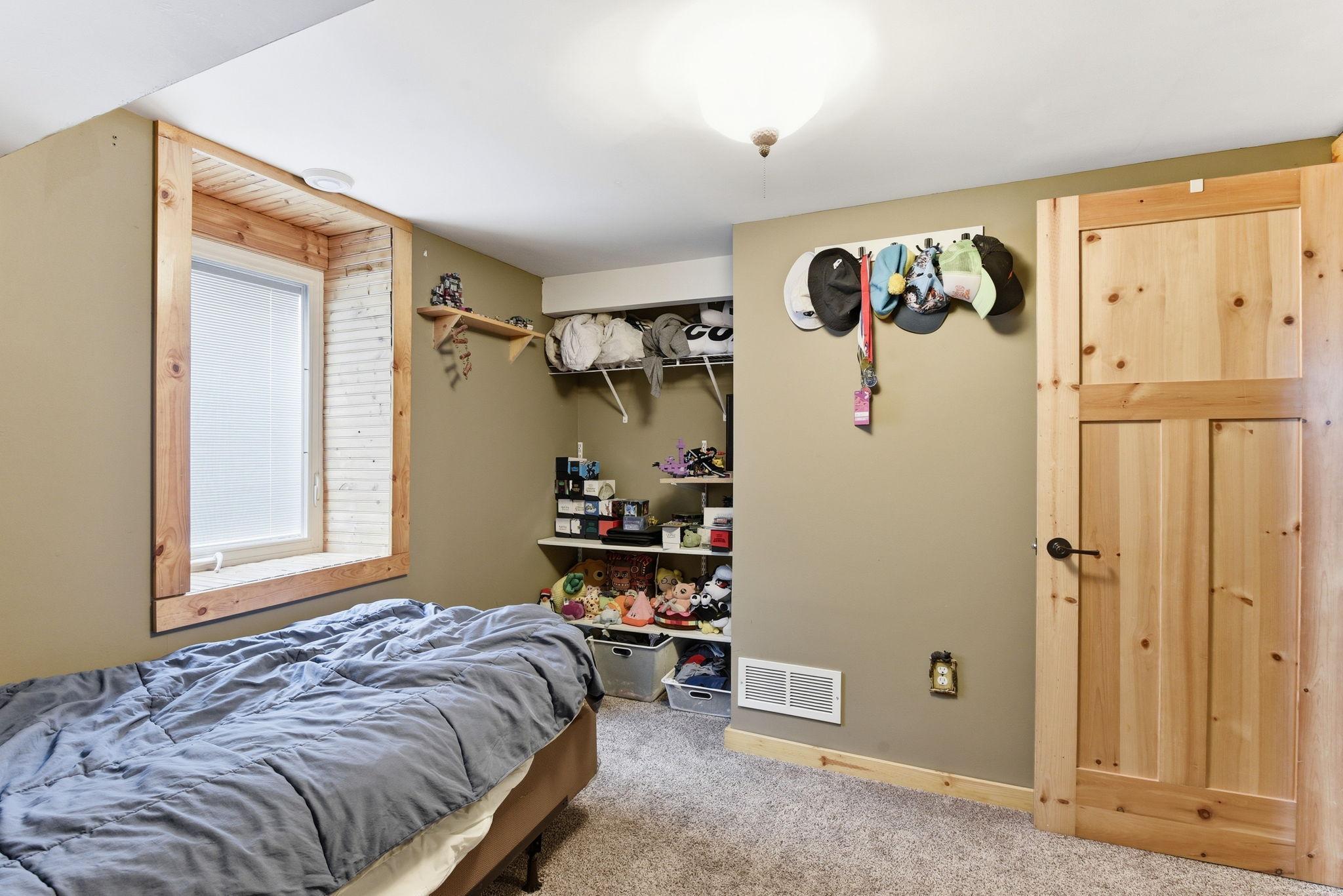 28-web-or-mls-1030-Kenneth-St-28.jpg