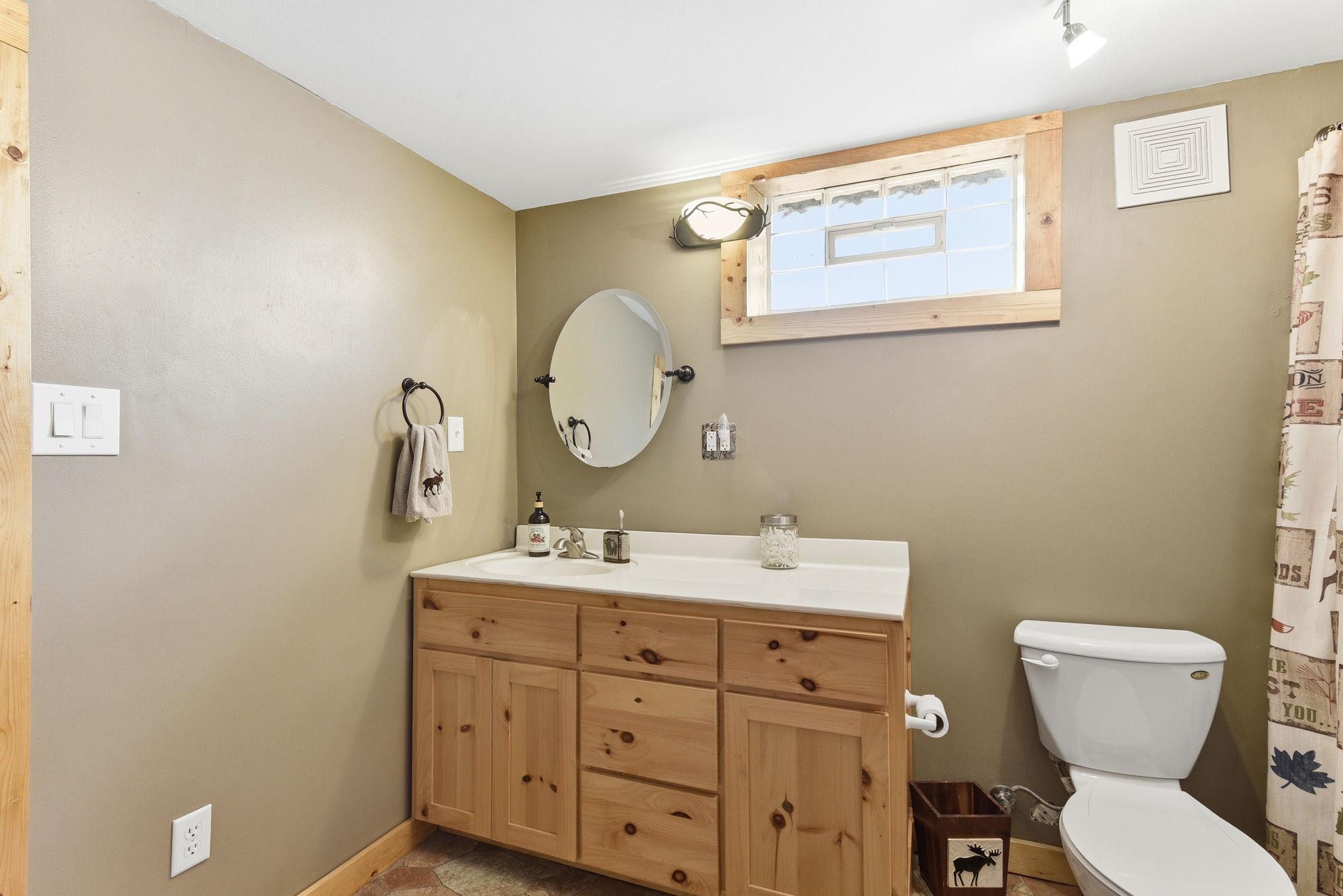 31-web-or-mls-1030-Kenneth-St-31.jpg