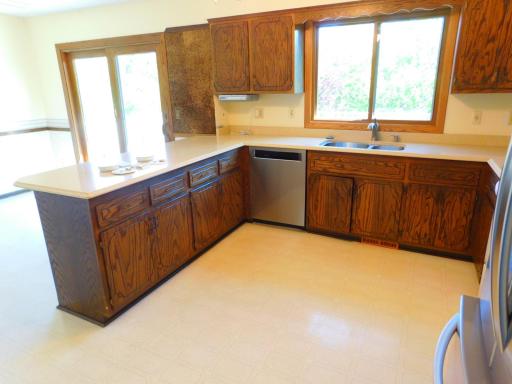 931 Dawn Avenue, Saint Paul, MN 55126
