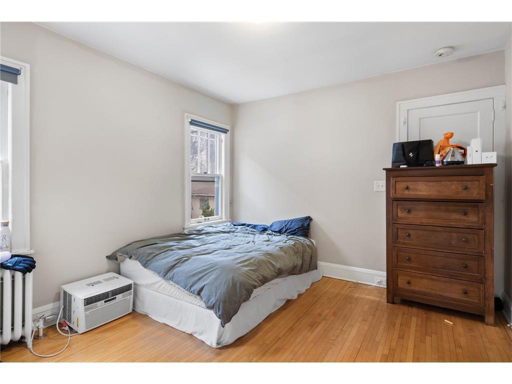 Second bedroom.