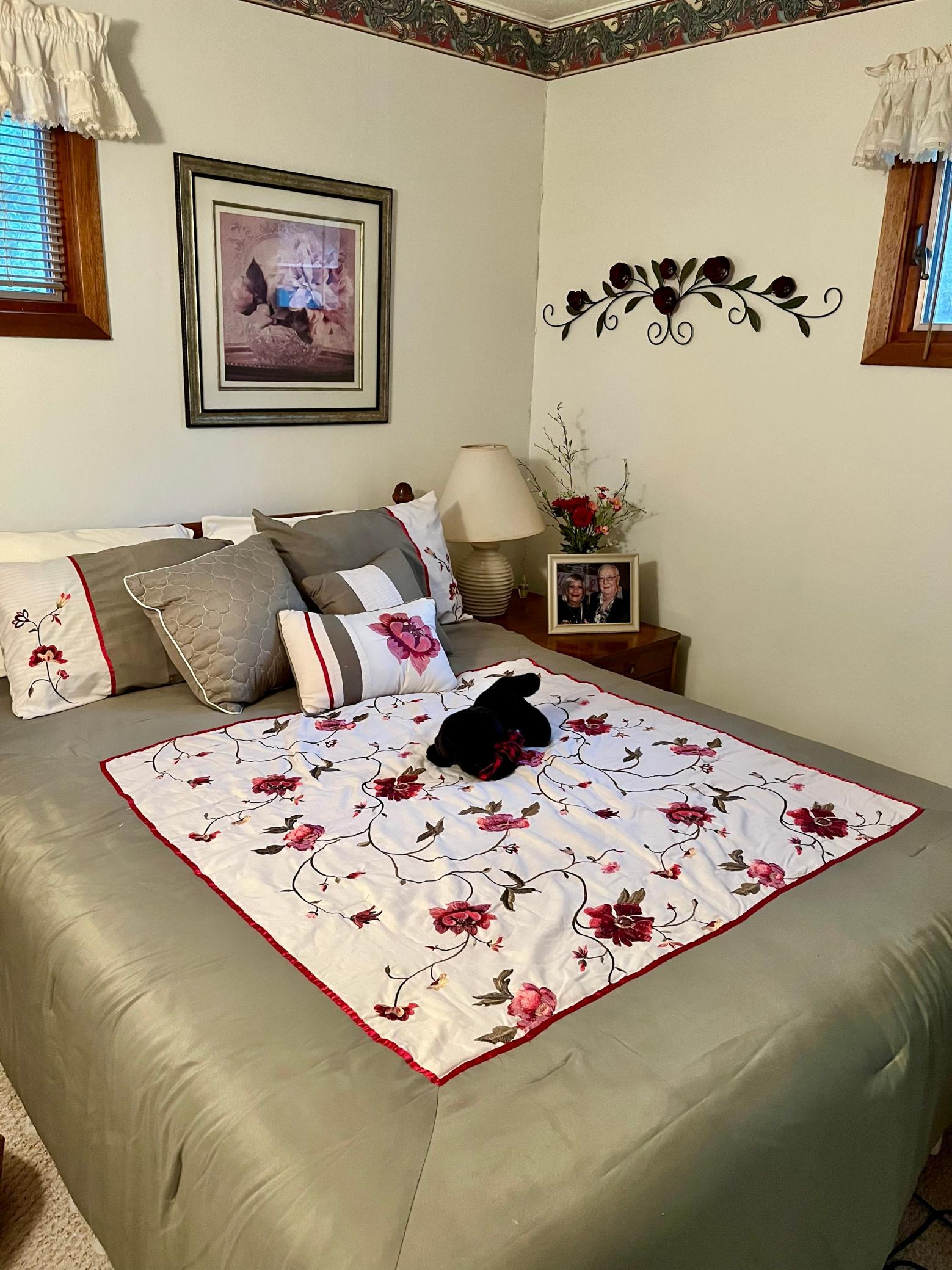 18-Bedroom 2.jpg