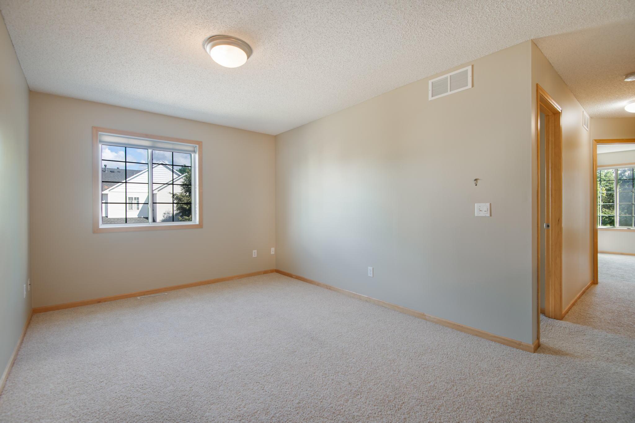 8-web-or-mls-2375 119th Cir NE08.jpg