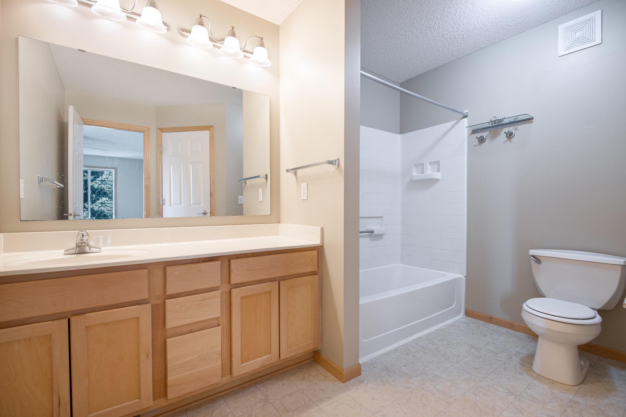 12-web-or-mls-2375 119th Cir NE12.jpg