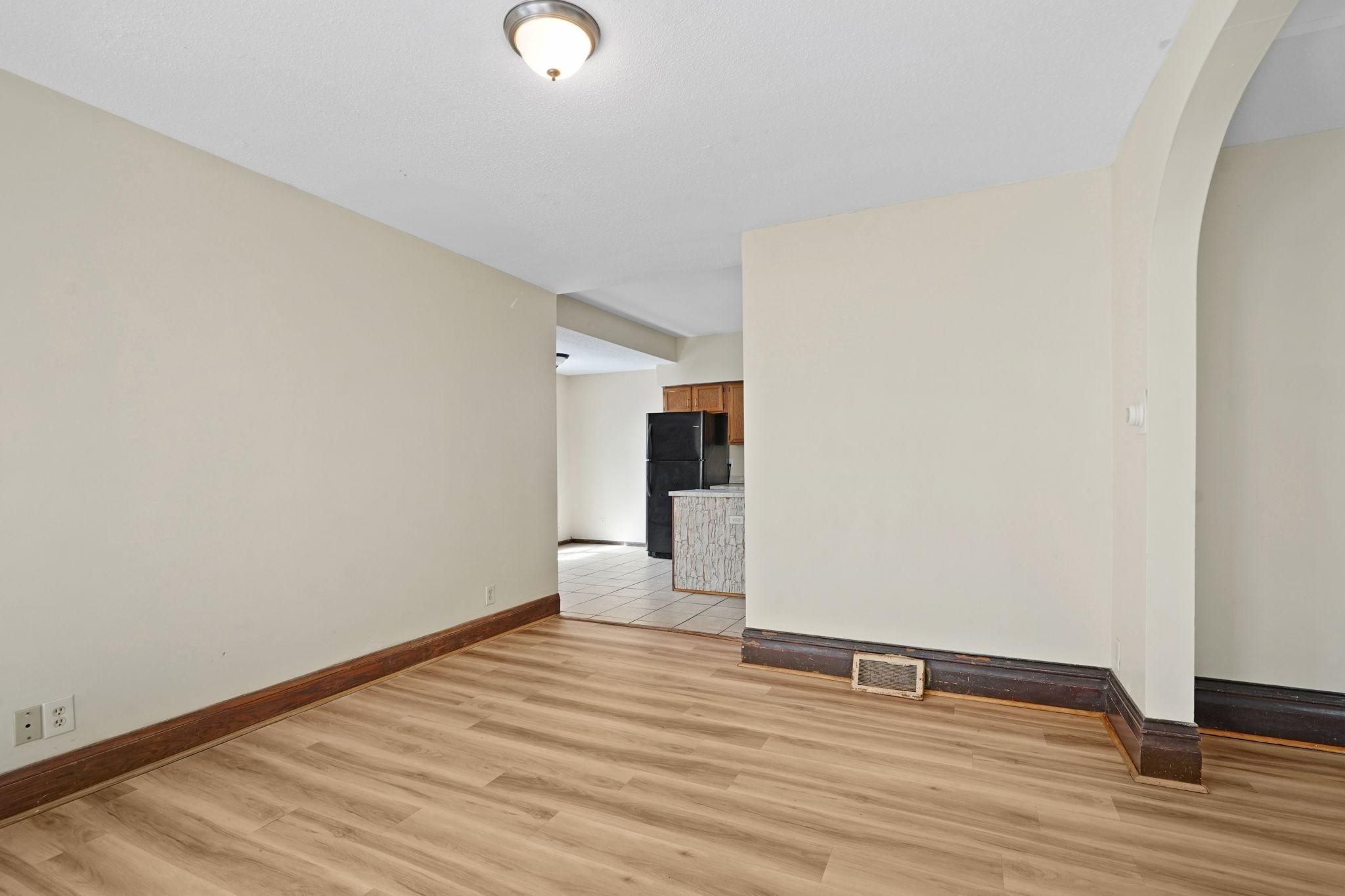 20-web-or-mls-1325 N Newton-20.jpg