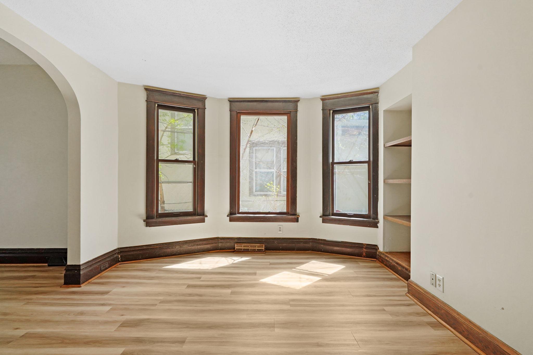 22-web-or-mls-1325 N Newton-22.jpg