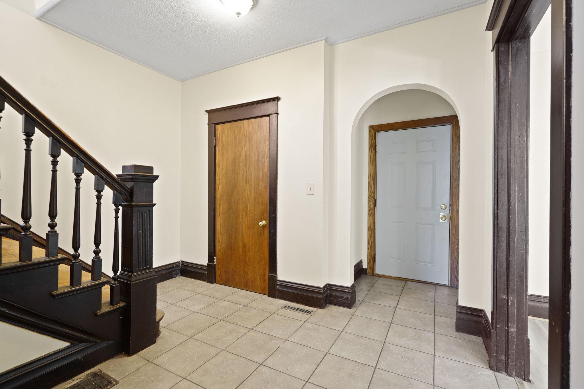15-web-or-mls-1325 N Newton-15.jpg