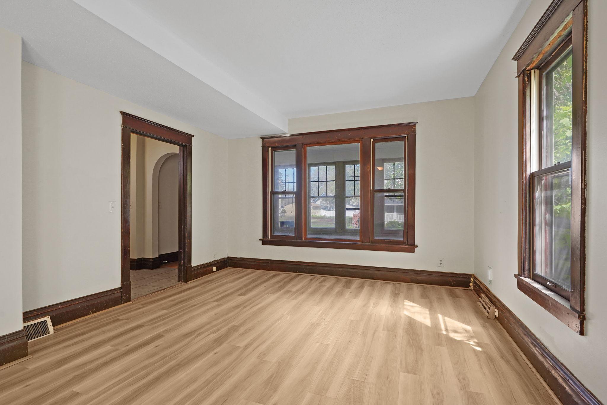 19-web-or-mls-1325 N Newton-19.jpg