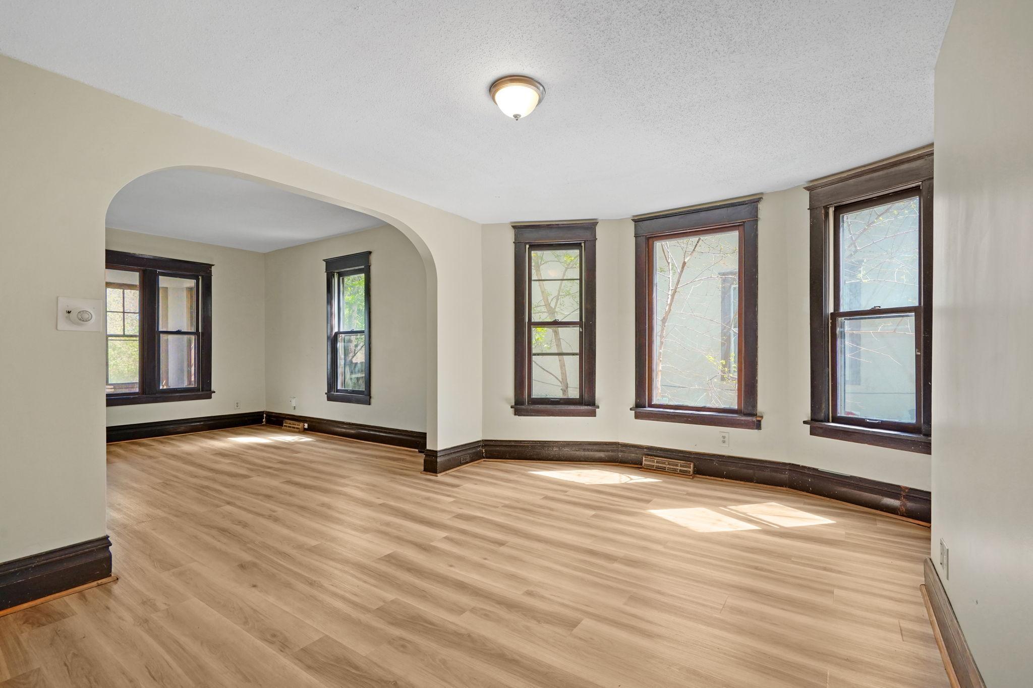 21-web-or-mls-1325 N Newton-21.jpg