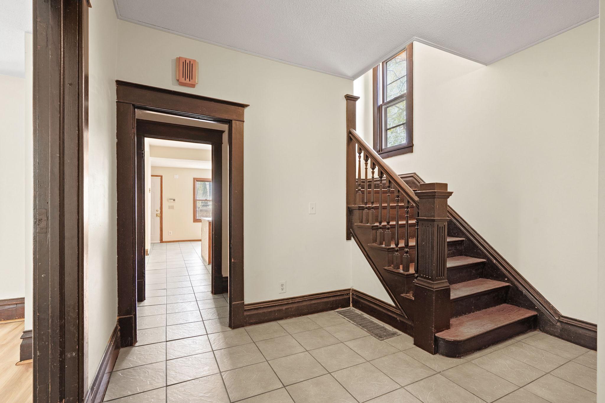 16-web-or-mls-1325 N Newton-16.jpg