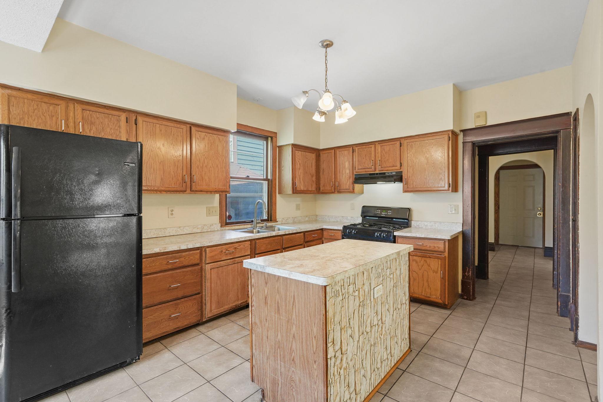 23-web-or-mls-1325 N Newton-23.jpg