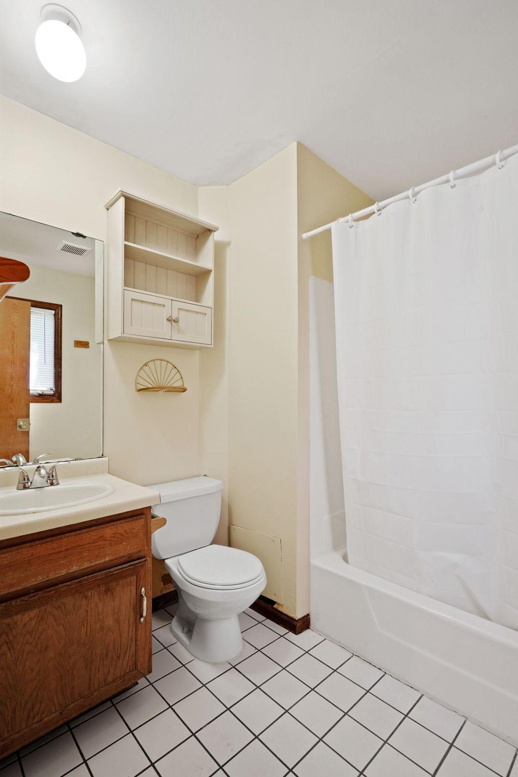 30-web-or-mls-1325 N Newton-30.jpg