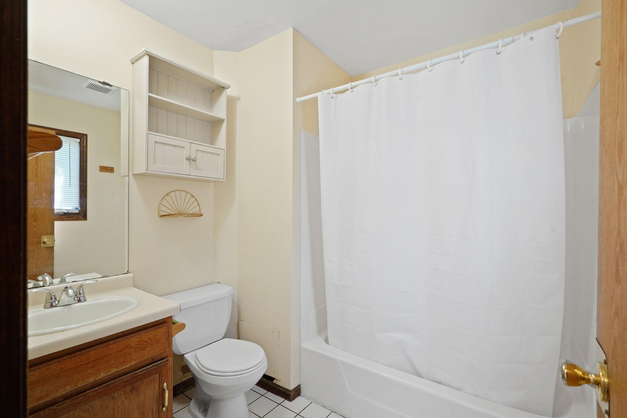 29-web-or-mls-1325 N Newton-29.jpg