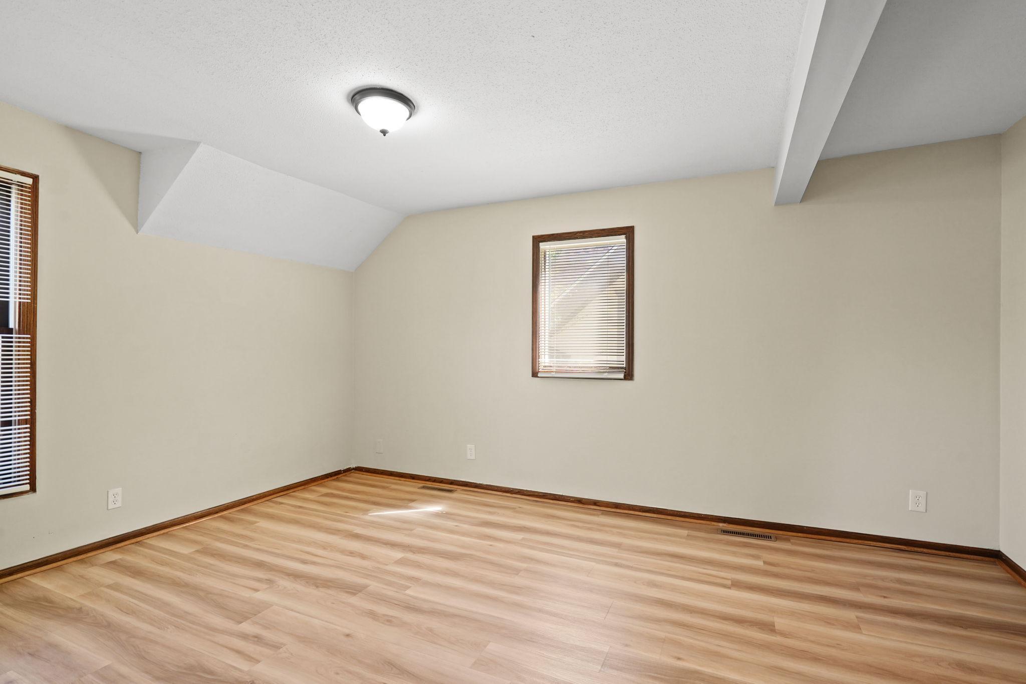 31-web-or-mls-1325 N Newton-31.jpg