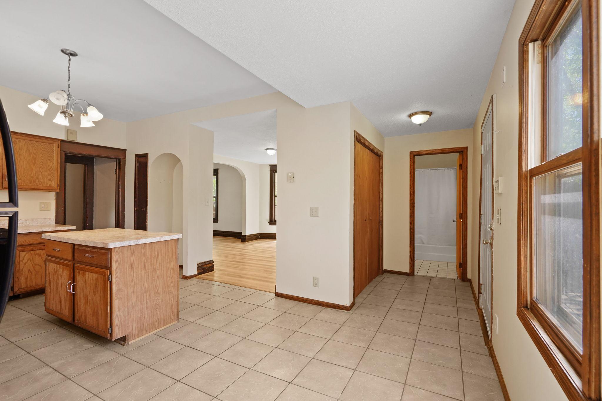 28-web-or-mls-1325 N Newton-28.jpg