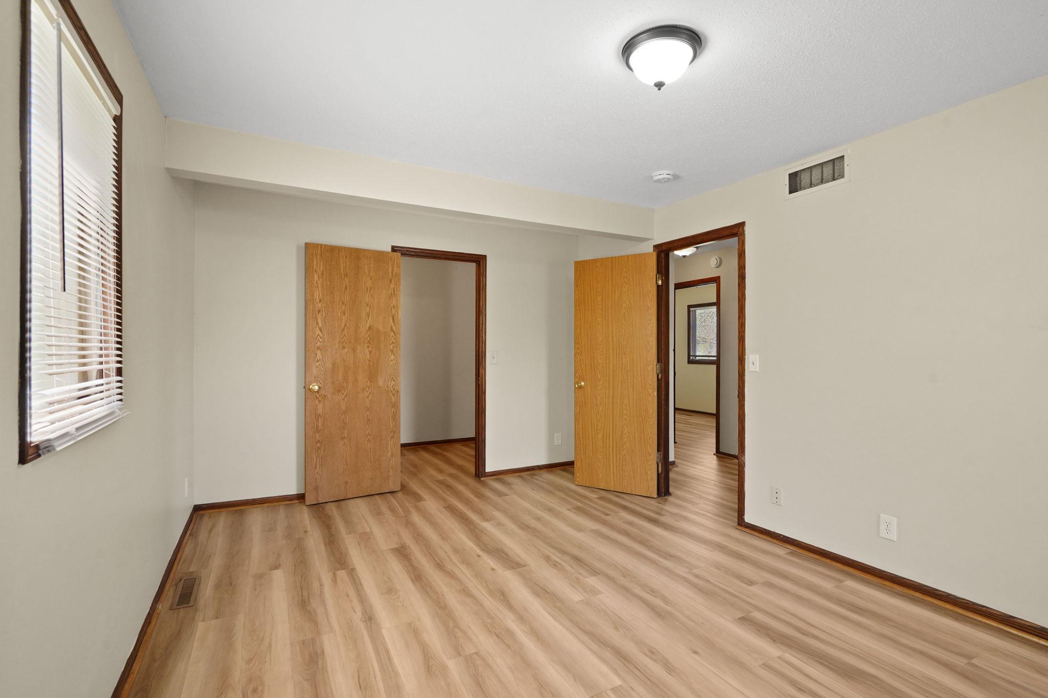 33-web-or-mls-1325 N Newton-33.jpg