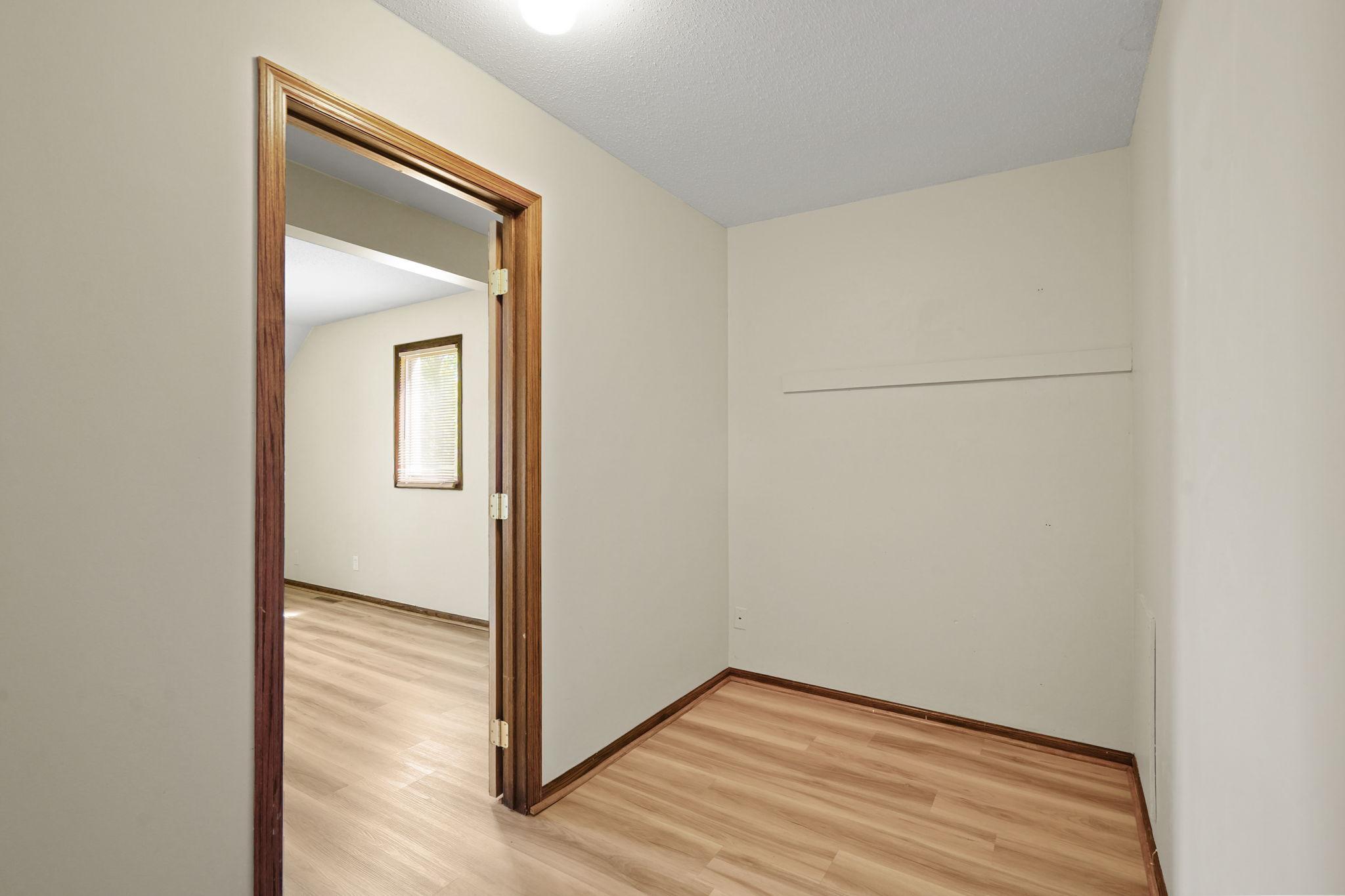 34-web-or-mls-1325 N Newton-34.jpg