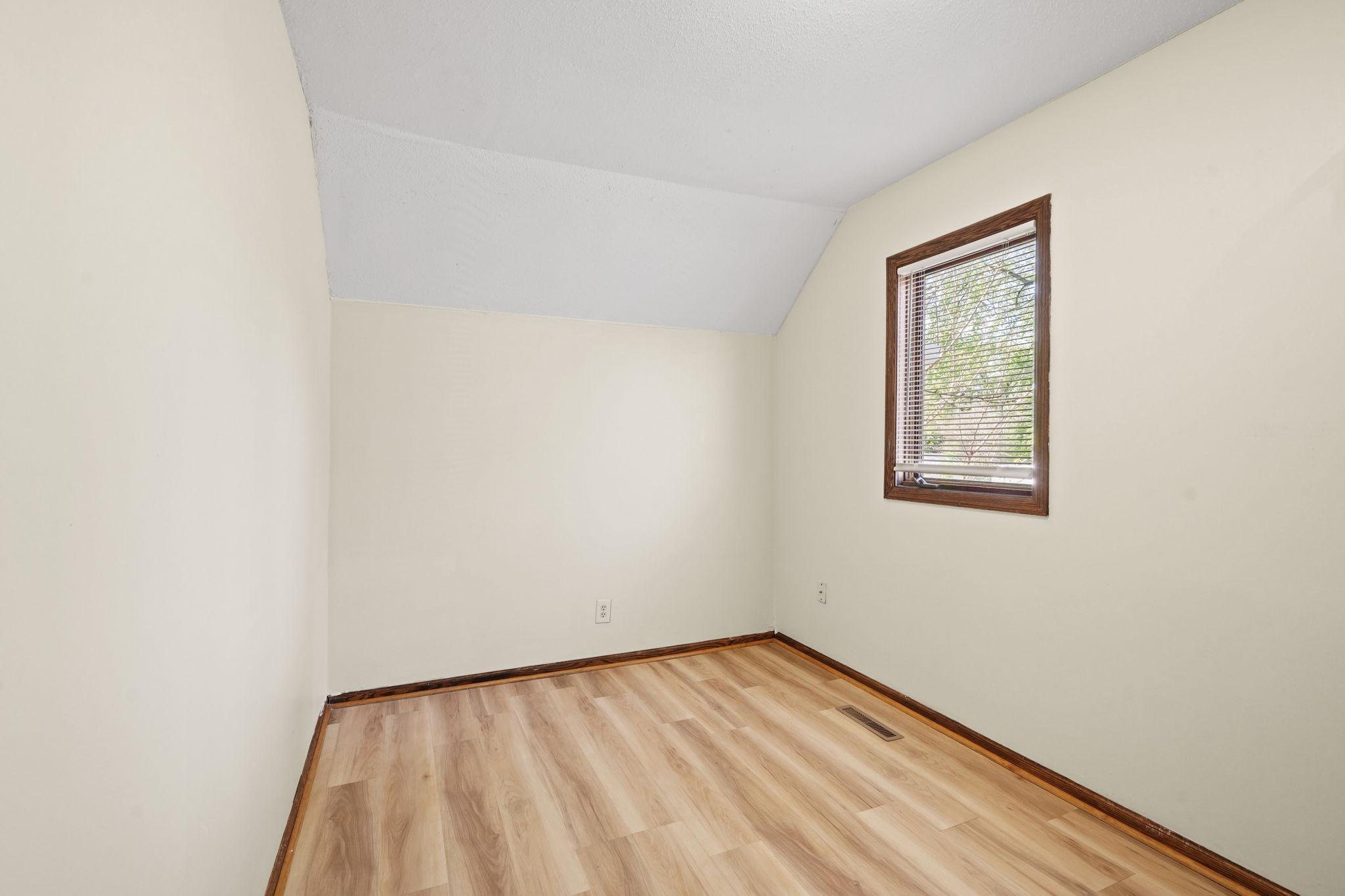 37-web-or-mls-1325 N Newton-37.jpg