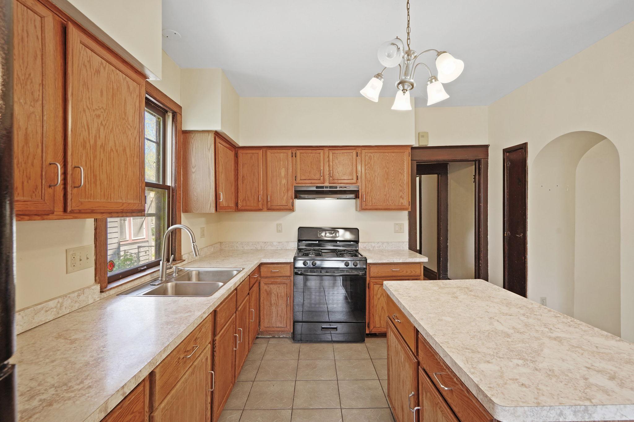 26-web-or-mls-1325 N Newton-26.jpg