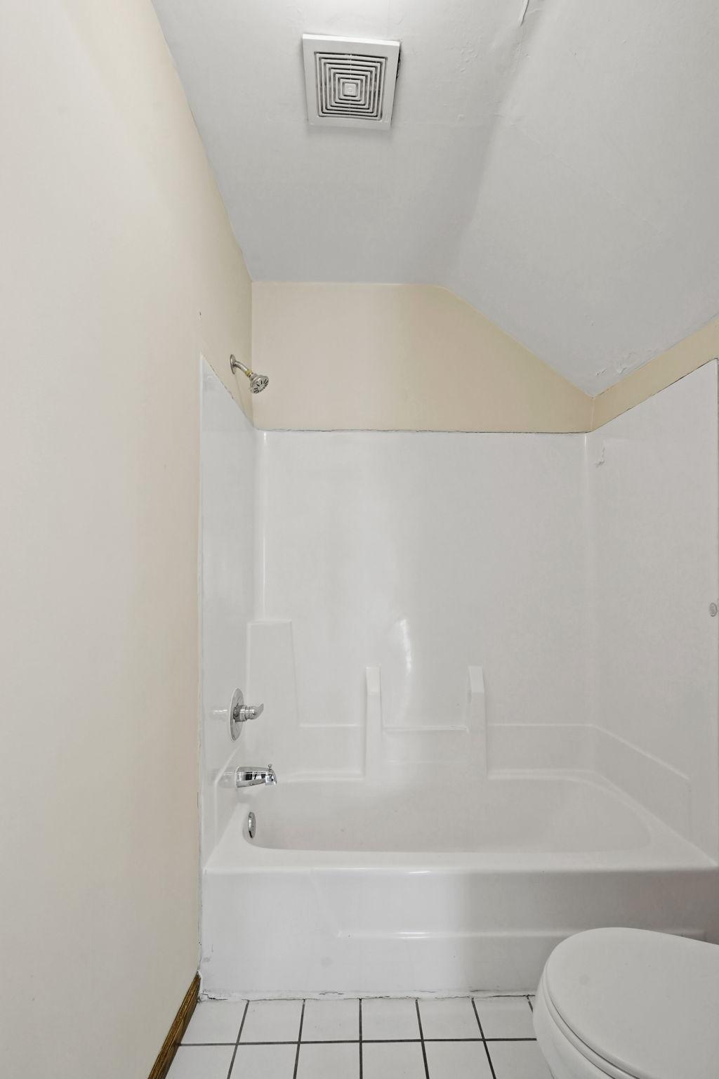 41-web-or-mls-1325 N Newton-41.jpg