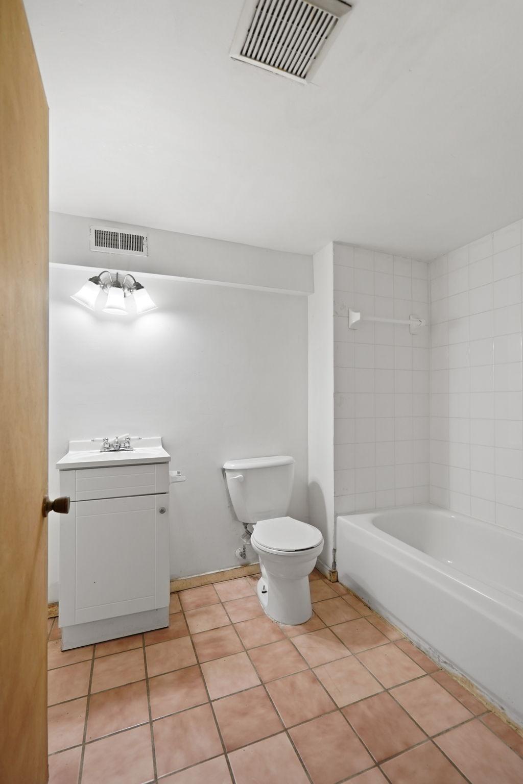 46-web-or-mls-1325 N Newton-46.jpg