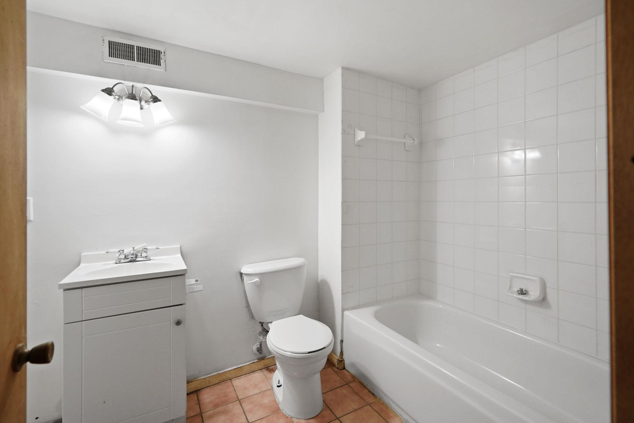 45-web-or-mls-1325 N Newton-45.jpg