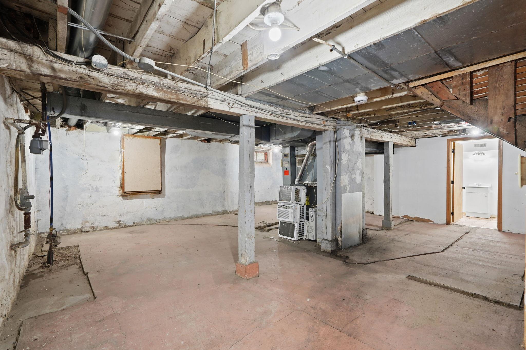 42-web-or-mls-1325 N Newton-42.jpg
