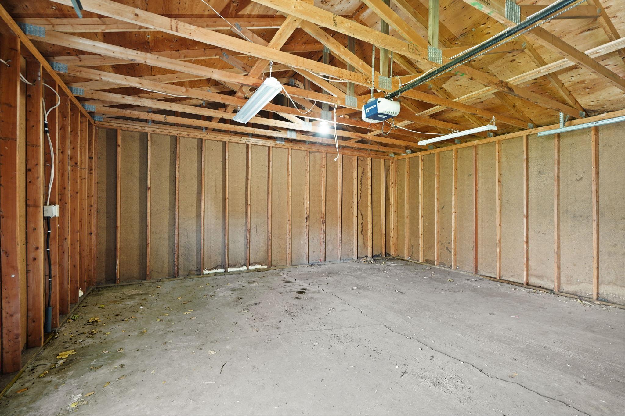 47-web-or-mls-1325 N Newton-47.jpg