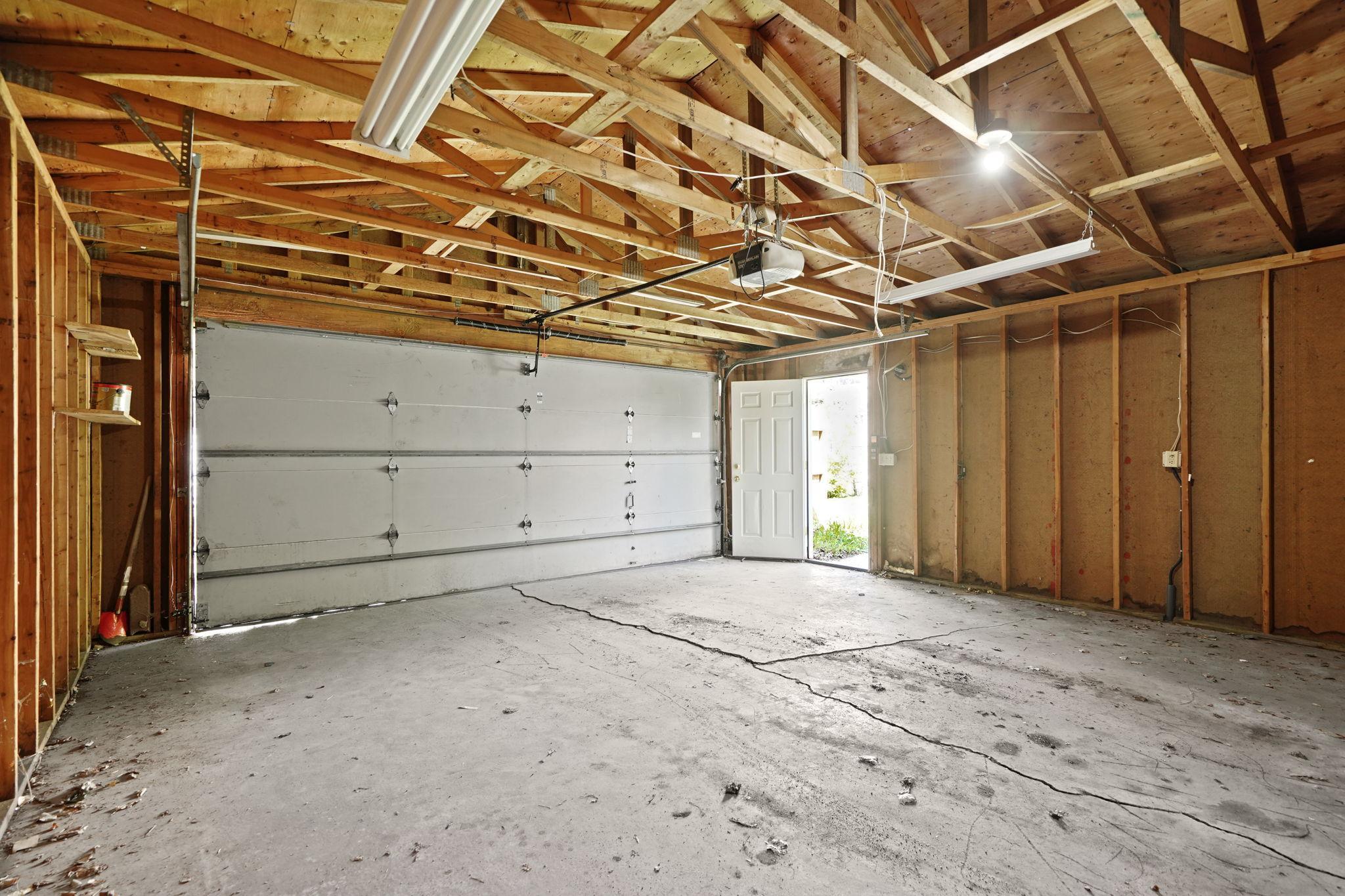 48-web-or-mls-1325 N Newton-48.jpg