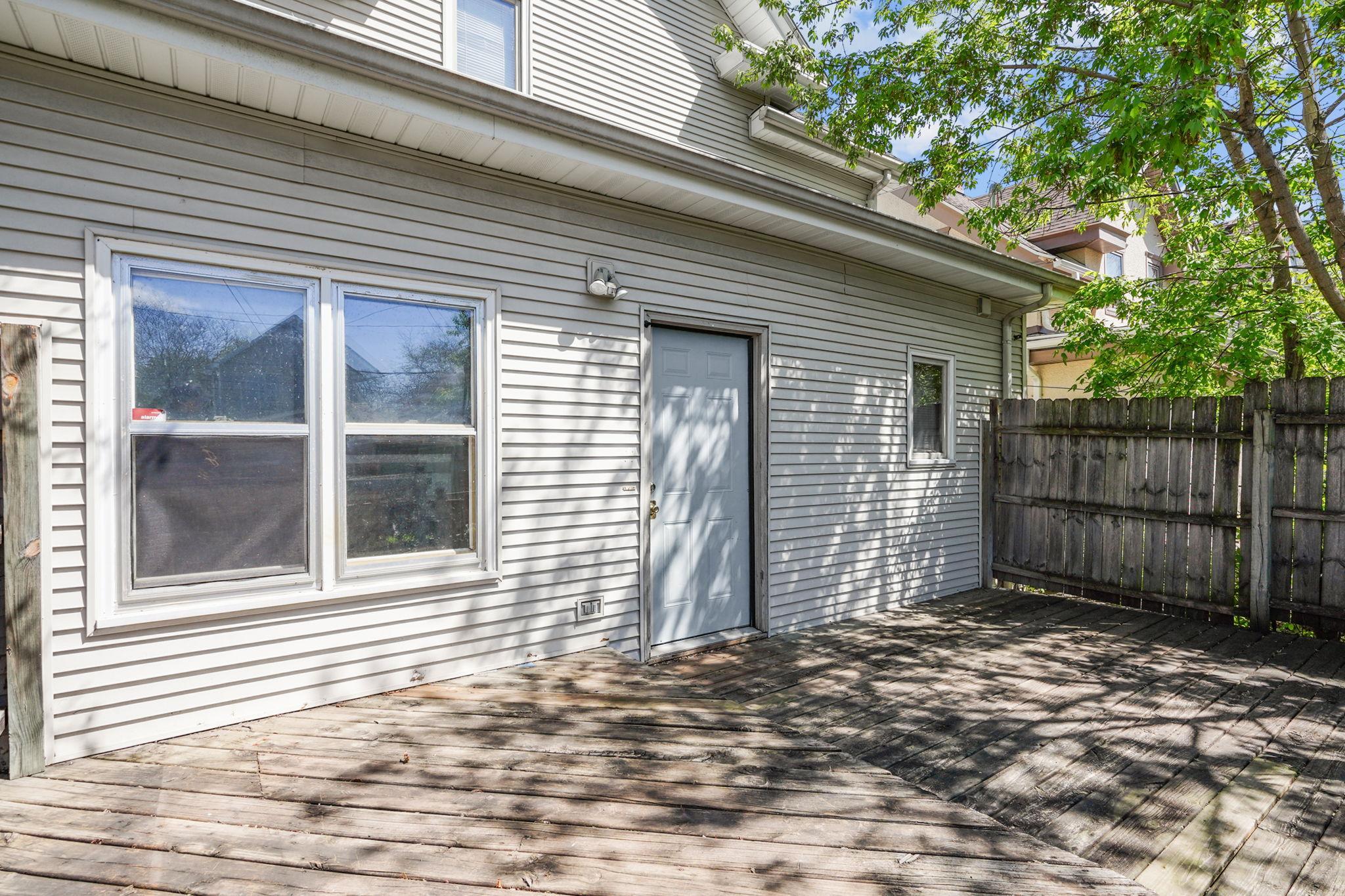 11-web-or-mls-1325 N Newton-11.jpg
